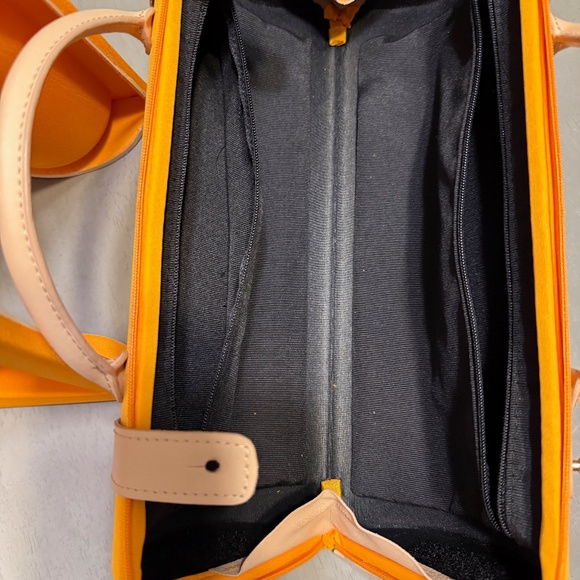 Veuve Clicquot 375ml neoprene champagne carrier/Parisian purse - Picture 8 of 9
